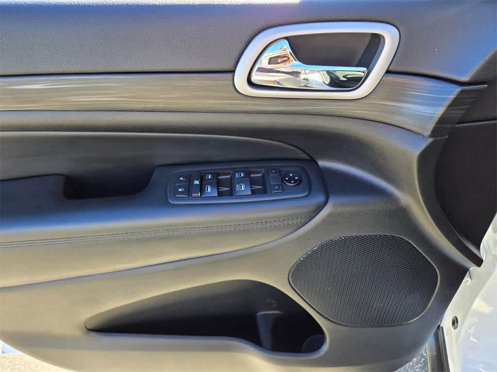 Thumbnail: 2021 Jeep Grand Cherokee - 17