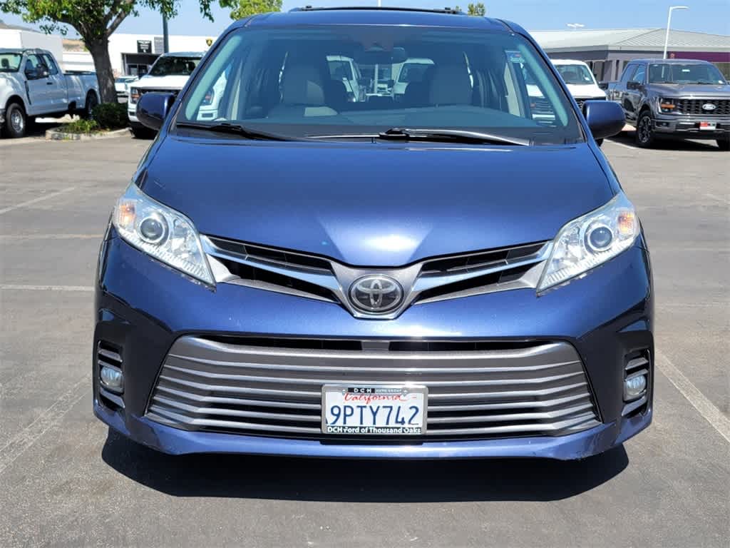 2018 Toyota Sienna XLE 8