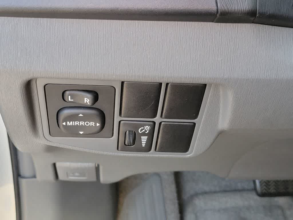 Thumbnail: 2010 Toyota Prius - 17