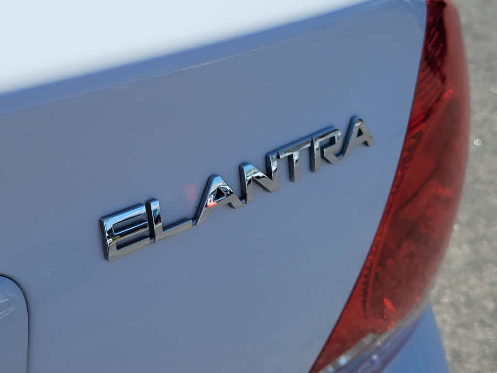 Thumbnail: 2004 Hyundai Elantra - 6