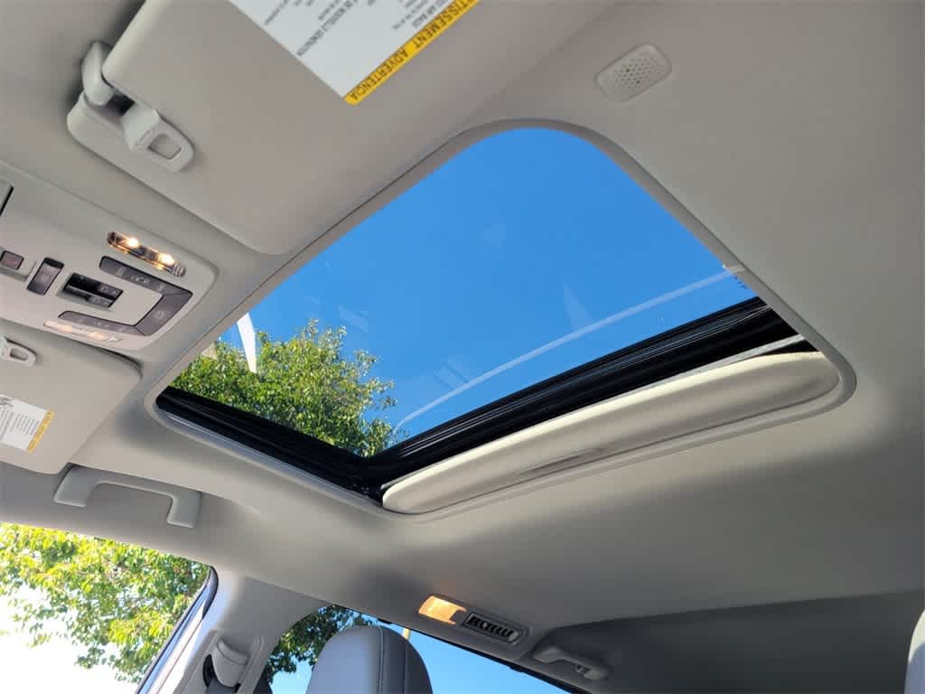 Thumbnail: 2021 Toyota Sienna - 16