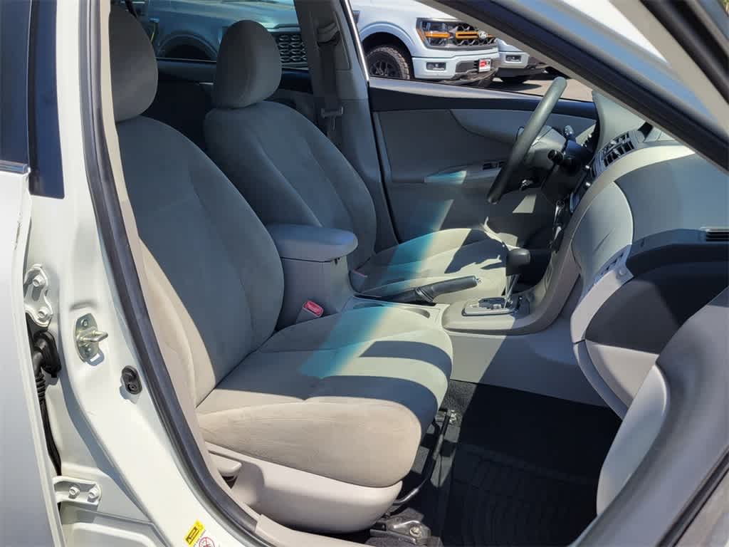 Thumbnail: 2013 Toyota Corolla - 15