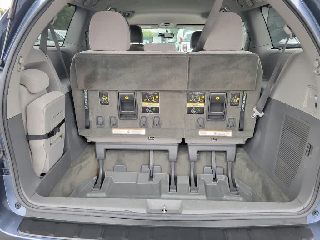 Thumbnail: 2017 Toyota Sienna - 14