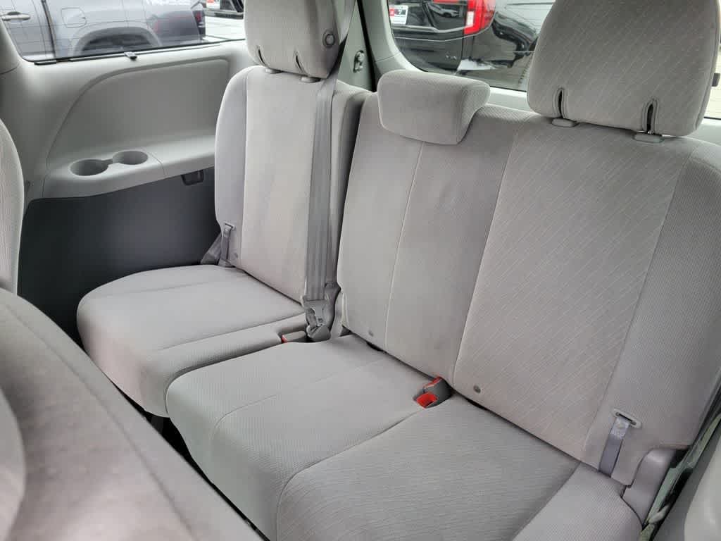Thumbnail: 2017 Toyota Sienna - 12