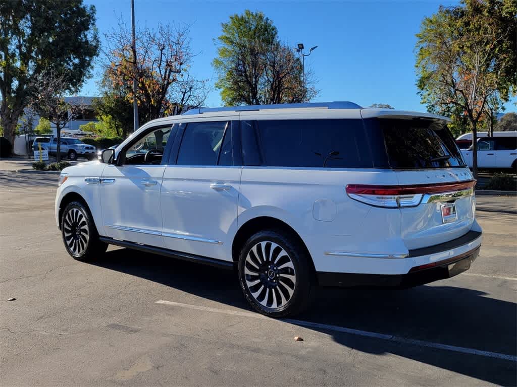 Thumbnail: 2022 Lincoln Navigator - 3
