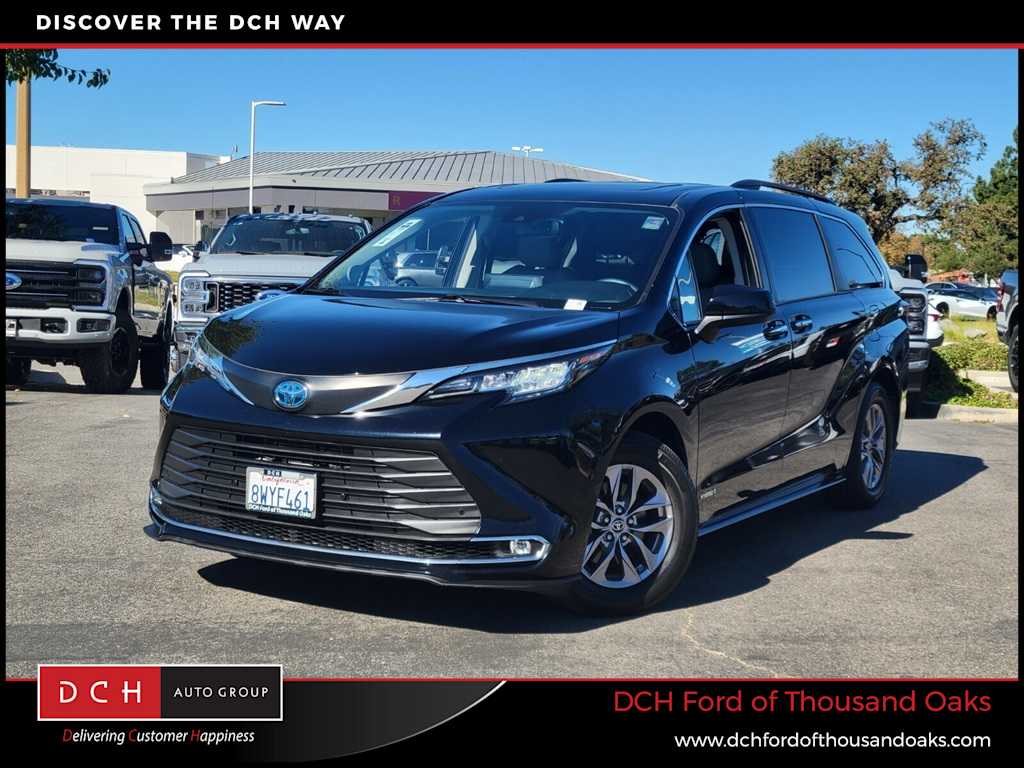 Thumbnail: 2021 Toyota Sienna - 1