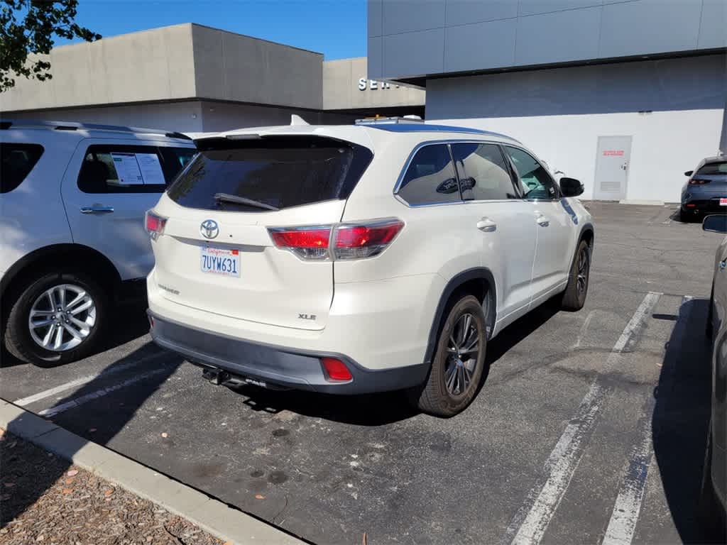 Thumbnail: 2016 Toyota Highlander - 7