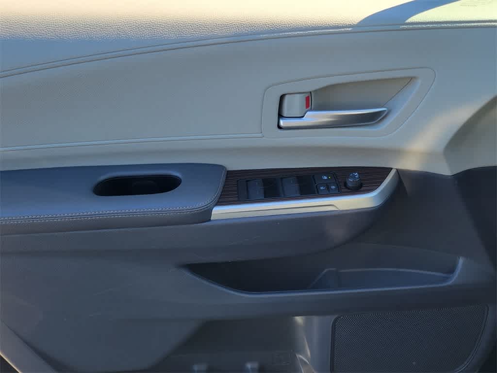 Thumbnail: 2021 Toyota Sienna - 18