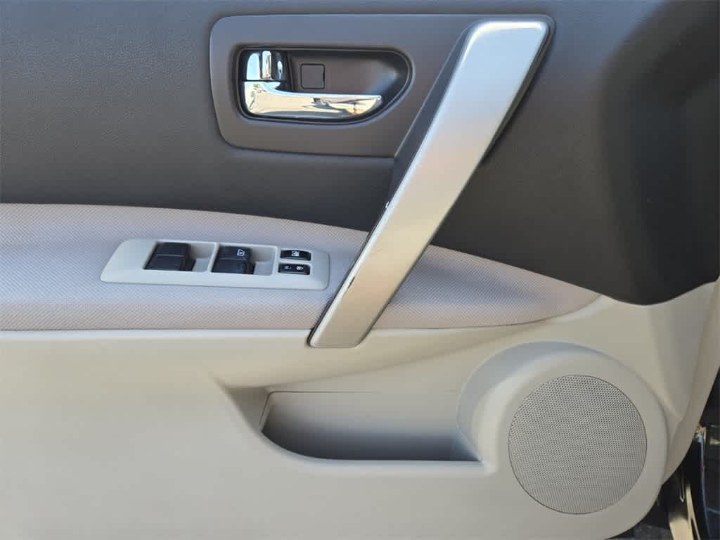 Thumbnail: 2009 Nissan Rogue - 17