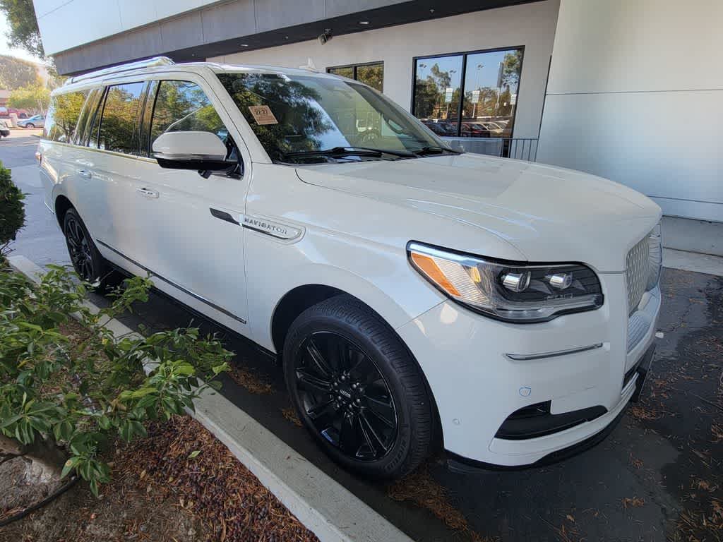 Thumbnail: 2022 Lincoln Navigator - 7