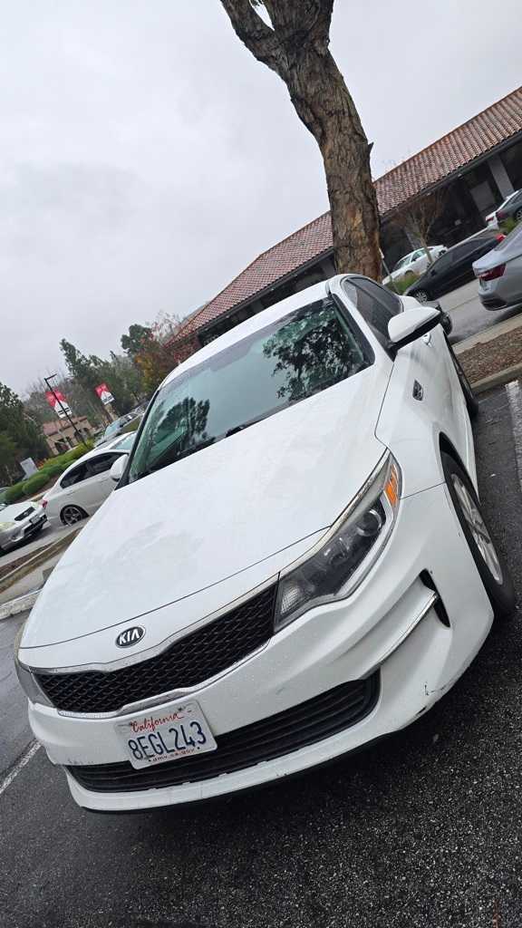 Thumbnail: 2017 Kia Optima - 3