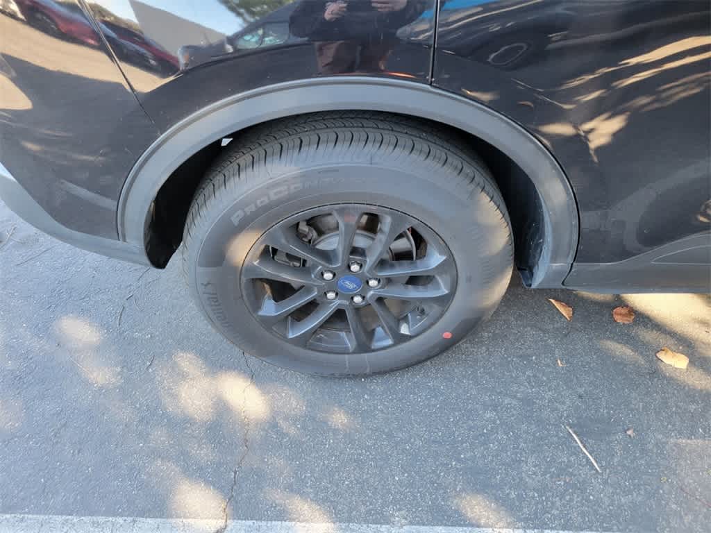 Thumbnail: 2020 Ford Escape - 8