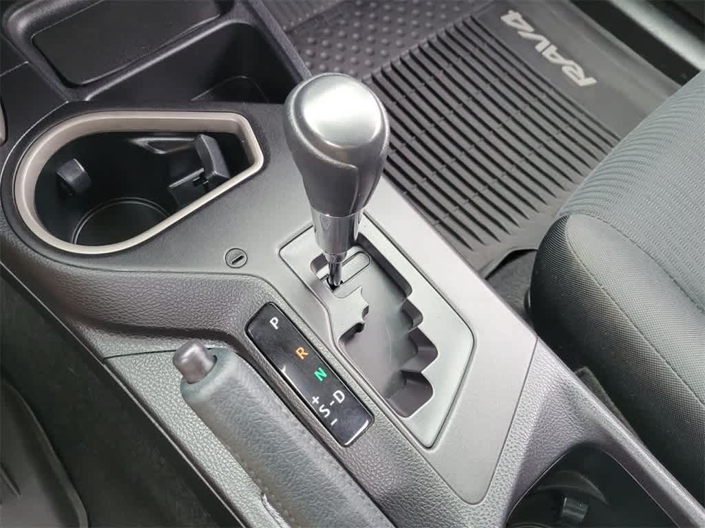 Thumbnail: 2018 Toyota RAV4 - 21