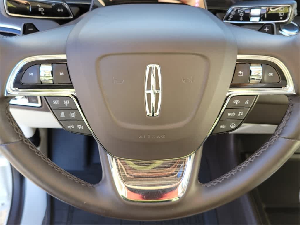 Thumbnail: 2022 Lincoln Navigator - 19