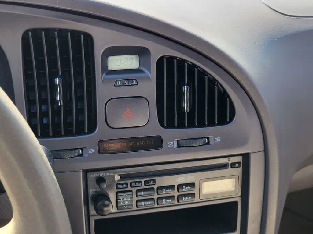 Thumbnail: 2004 Hyundai Elantra - 22