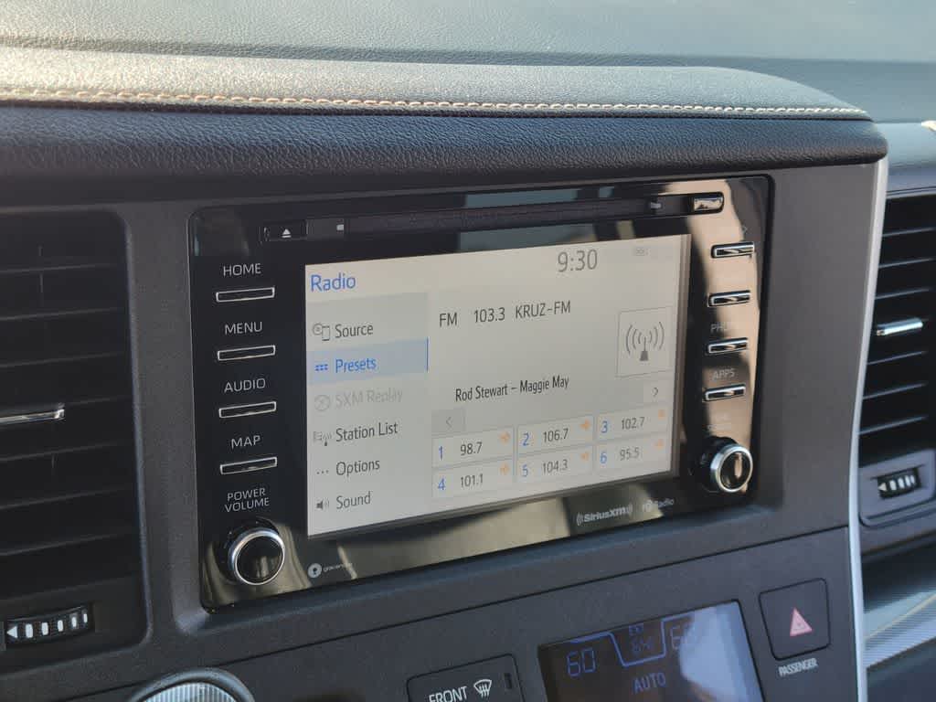 Thumbnail: 2020 Toyota Sienna - 21