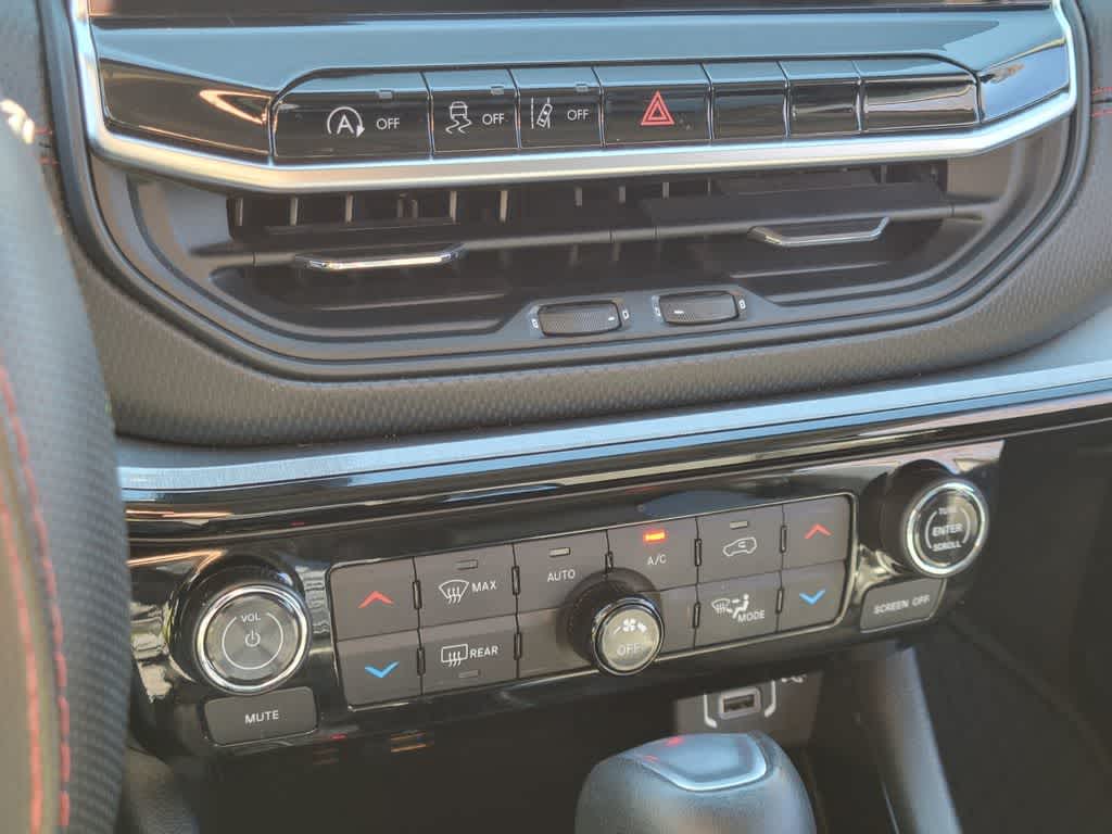 Thumbnail: 2022 Jeep Compass - 22