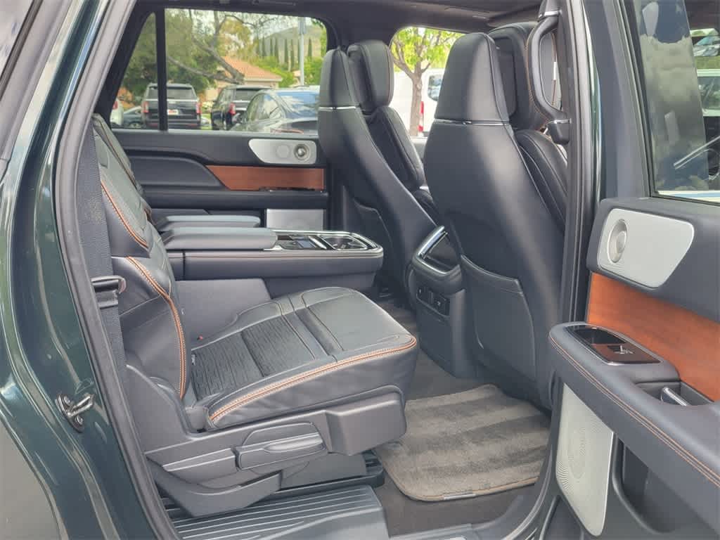 Thumbnail: 2024 Lincoln Navigator L - 15