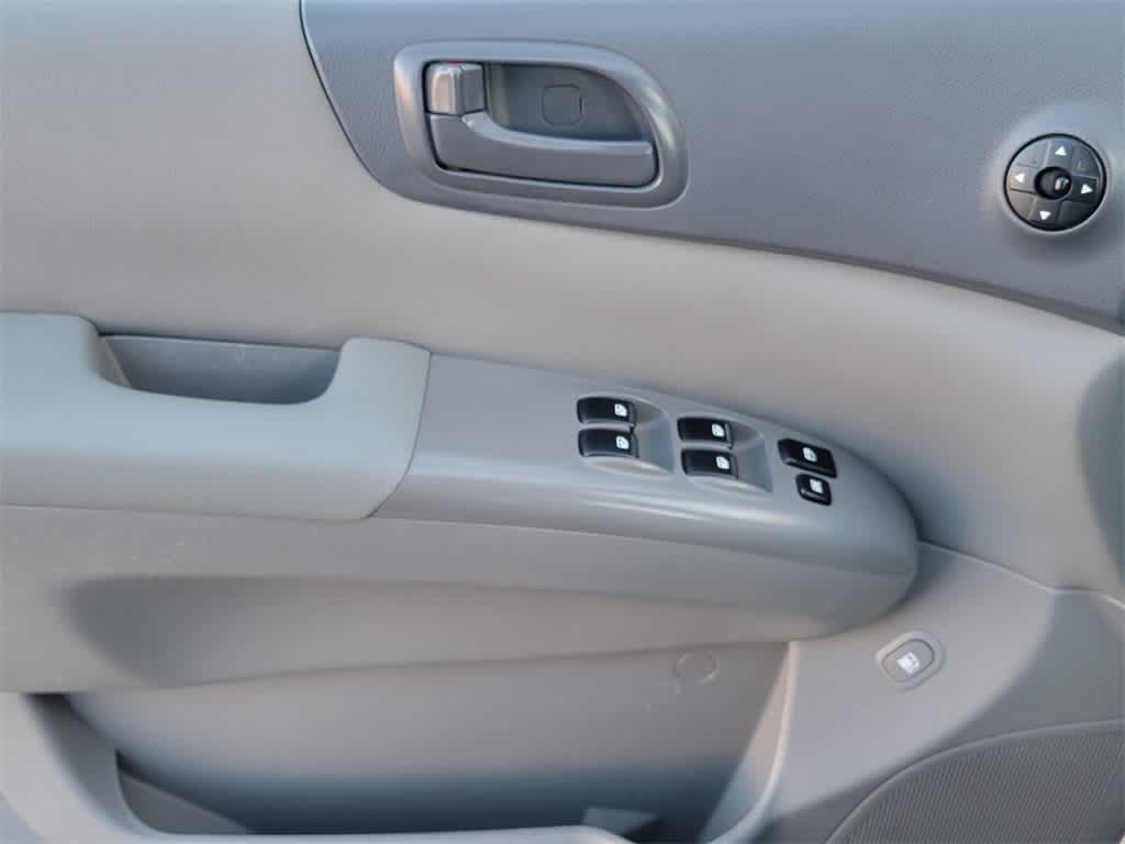 Thumbnail: 2012 Kia Sedona - 19