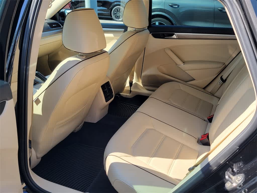 Thumbnail: 2016 Volkswagen Passat - 4