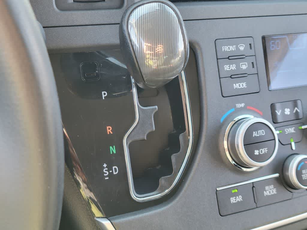Thumbnail: 2020 Toyota Sienna - 24