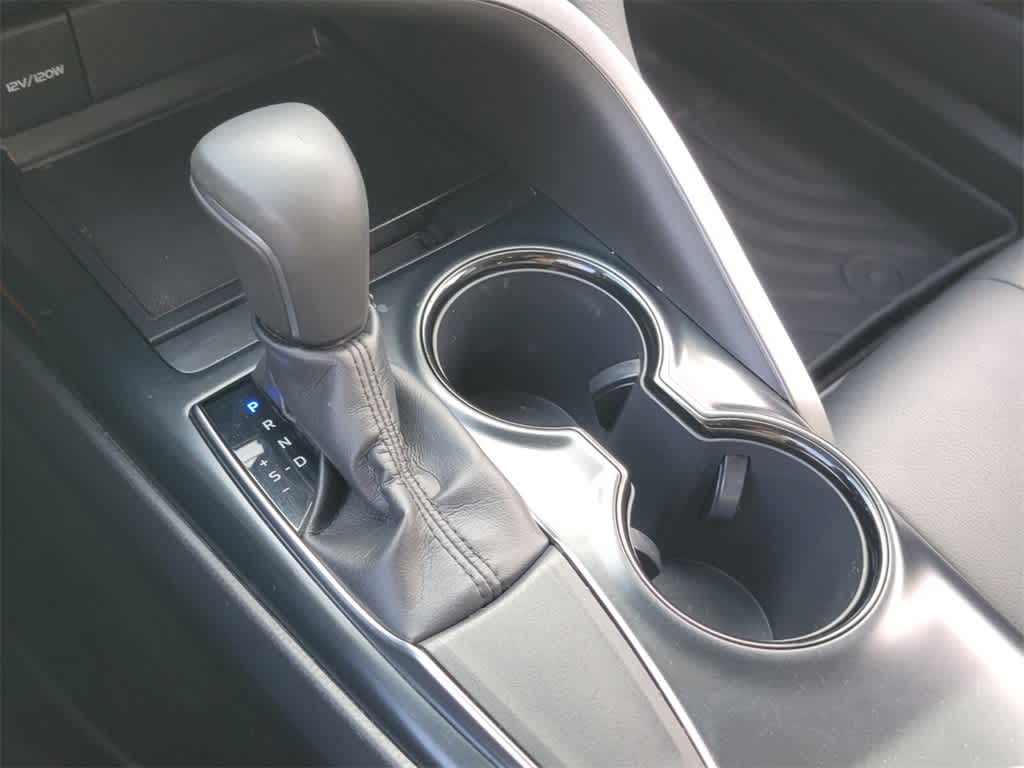 Thumbnail: 2019 Toyota Camry - 18