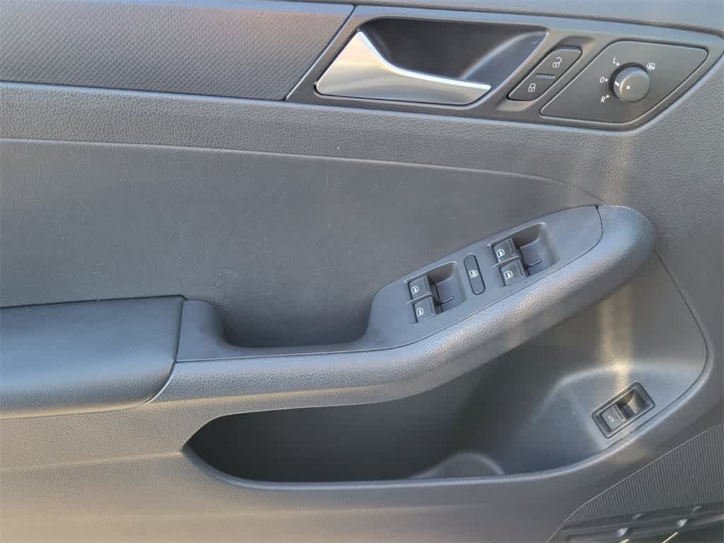 Thumbnail: 2014 Volkswagen Jetta - 17