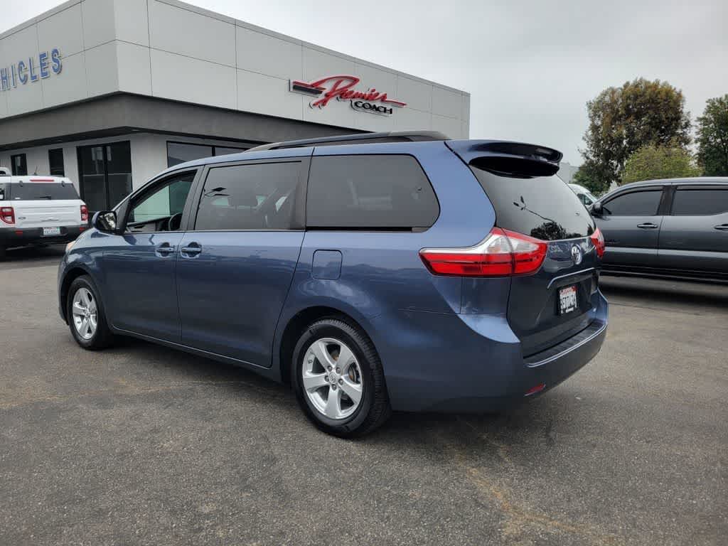 Thumbnail: 2017 Toyota Sienna - 3