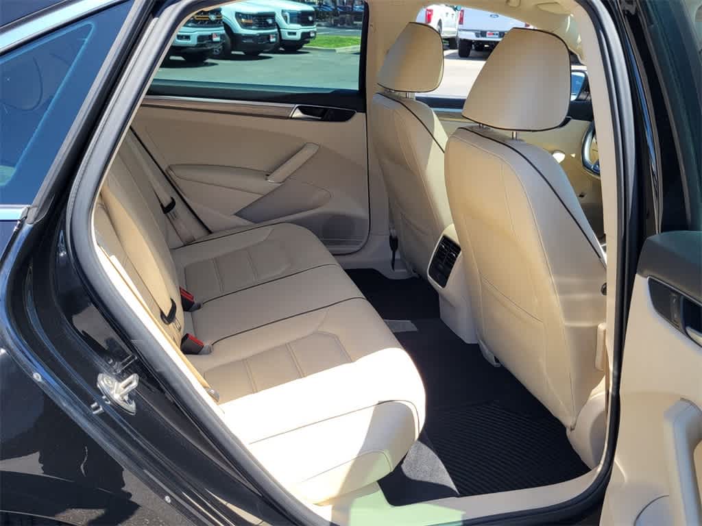 Thumbnail: 2016 Volkswagen Passat - 14