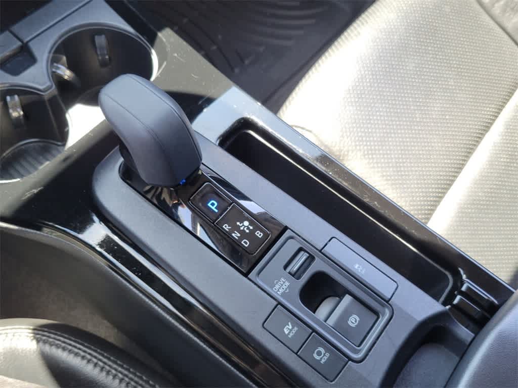 2023 Toyota Prius LE 18