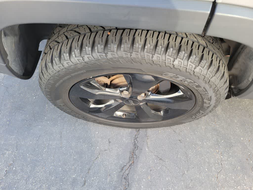 Thumbnail: 2019 Jeep Cherokee - 8