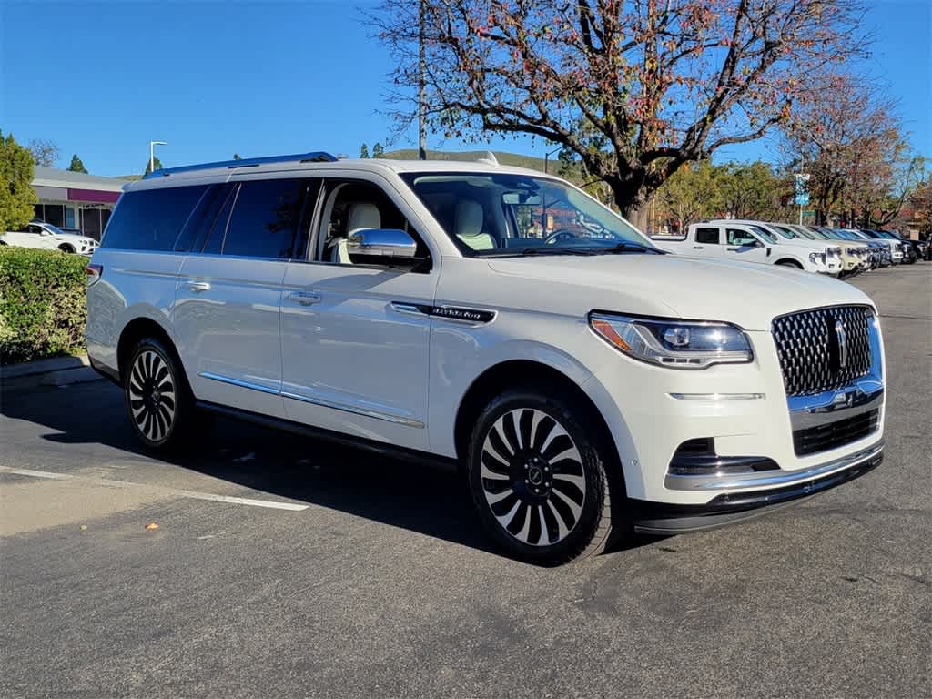 Thumbnail: 2022 Lincoln Navigator - 8