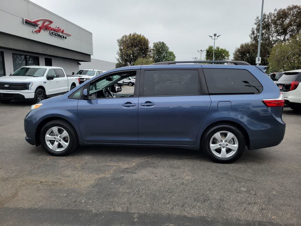 Thumbnail: 2017 Toyota Sienna - 2