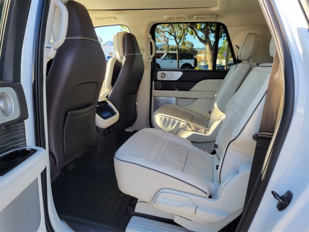 Thumbnail: 2022 Lincoln Navigator - 11