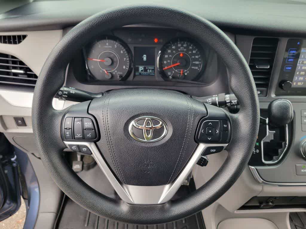 Thumbnail: 2017 Toyota Sienna - 20