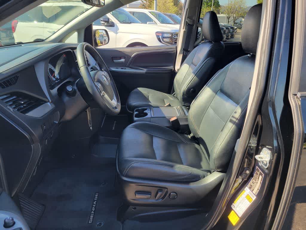 Thumbnail: 2020 Toyota Sienna - 10