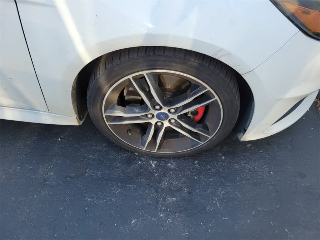 Thumbnail: 2015 Ford Focus - 9