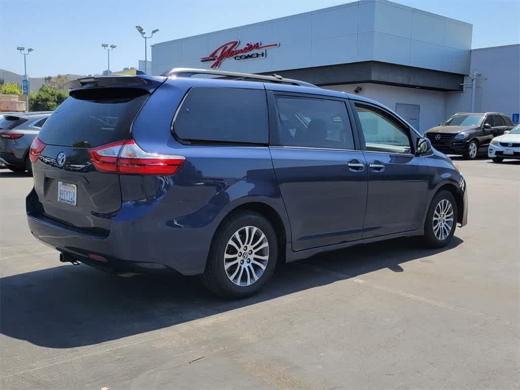 2018 Toyota Sienna XLE 6