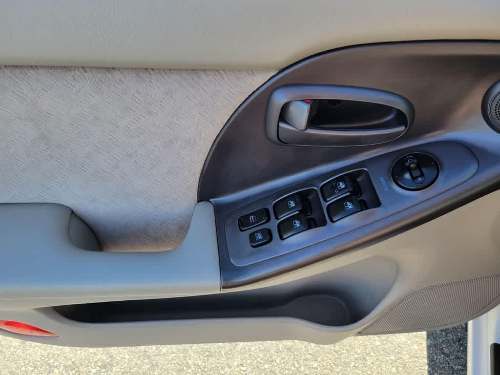 Thumbnail: 2004 Hyundai Elantra - 19