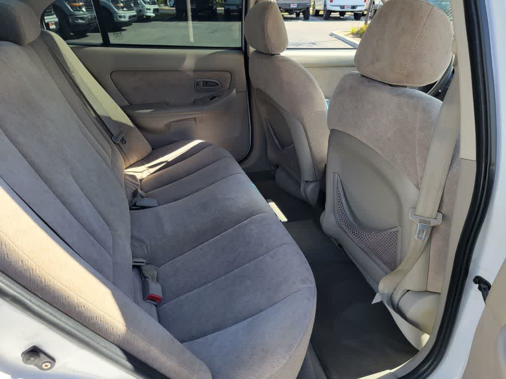 Thumbnail: 2004 Hyundai Elantra - 16