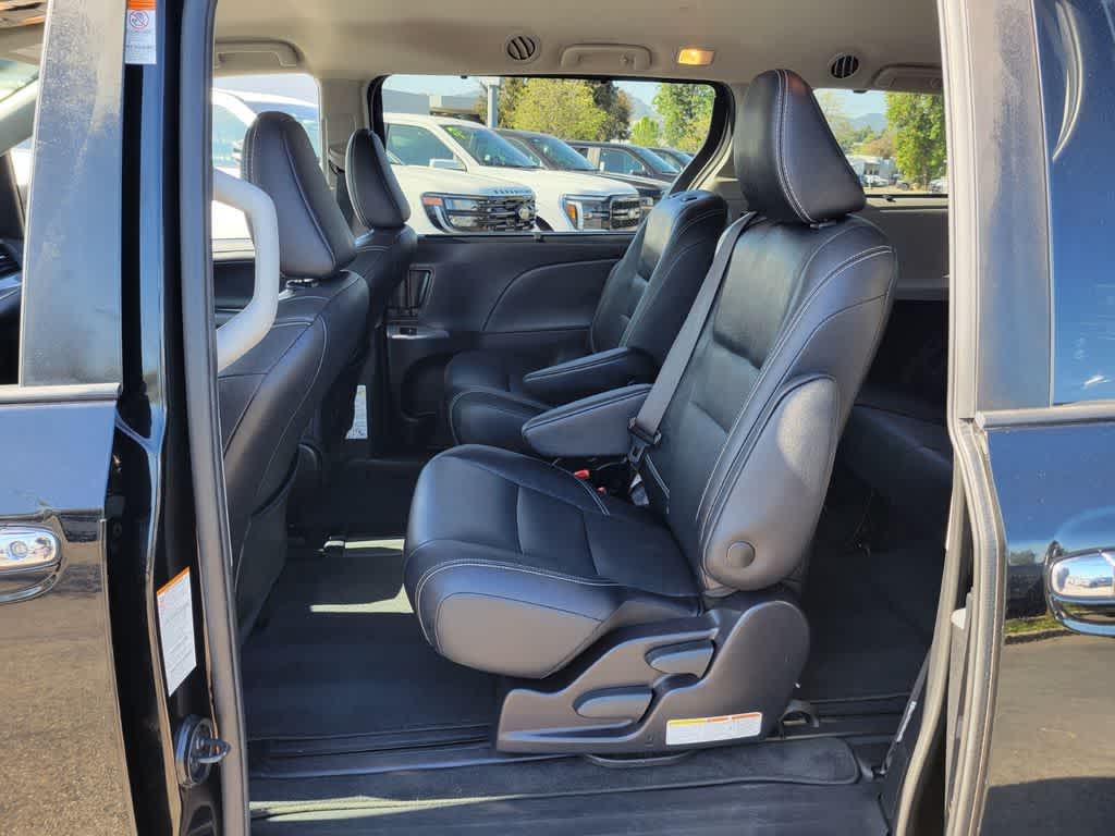 Thumbnail: 2020 Toyota Sienna - 11