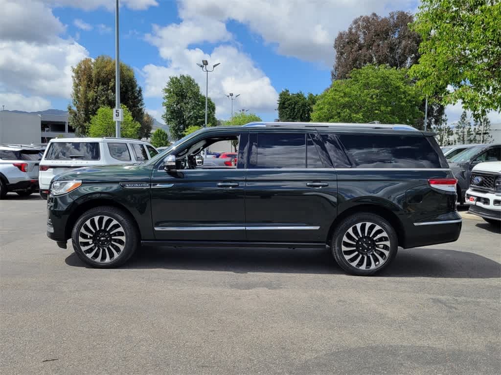 Thumbnail: 2024 Lincoln Navigator L - 2