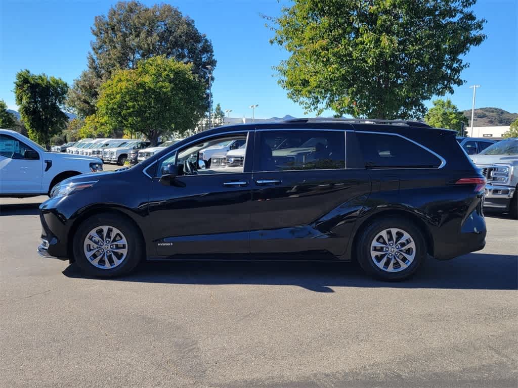 Thumbnail: 2021 Toyota Sienna - 2