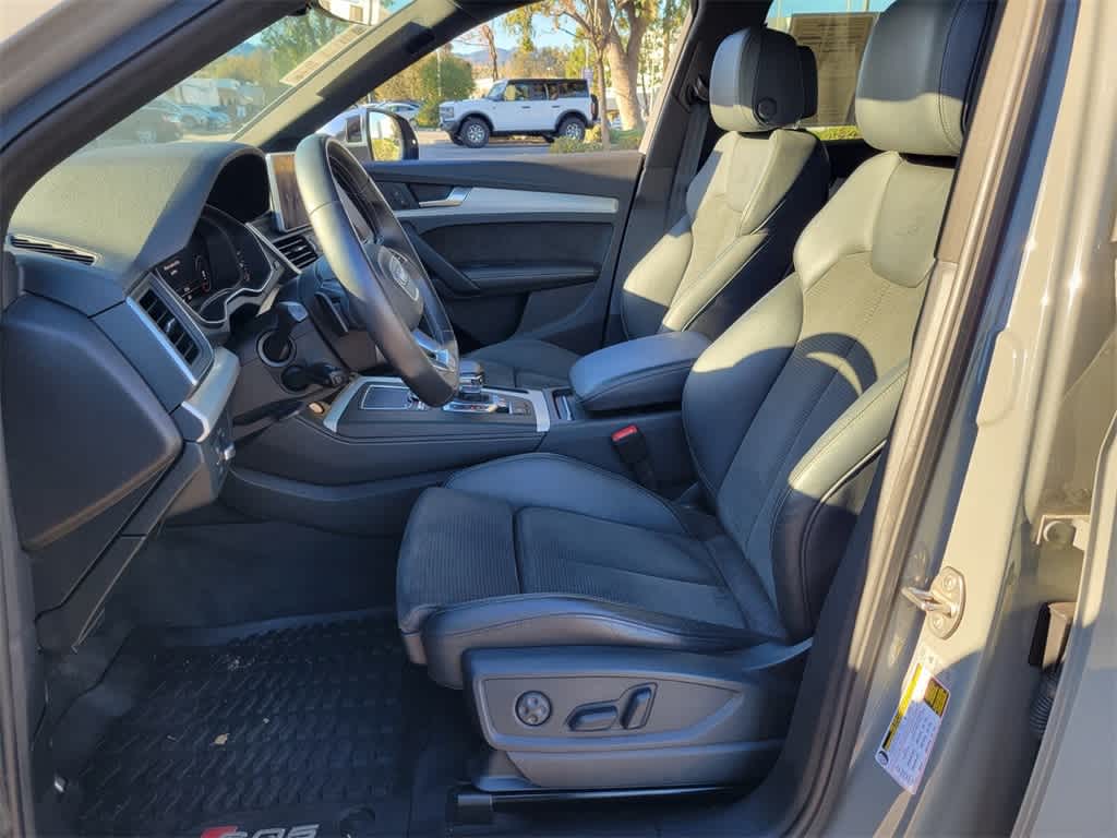 Thumbnail: 2020 Audi SQ5 - 10