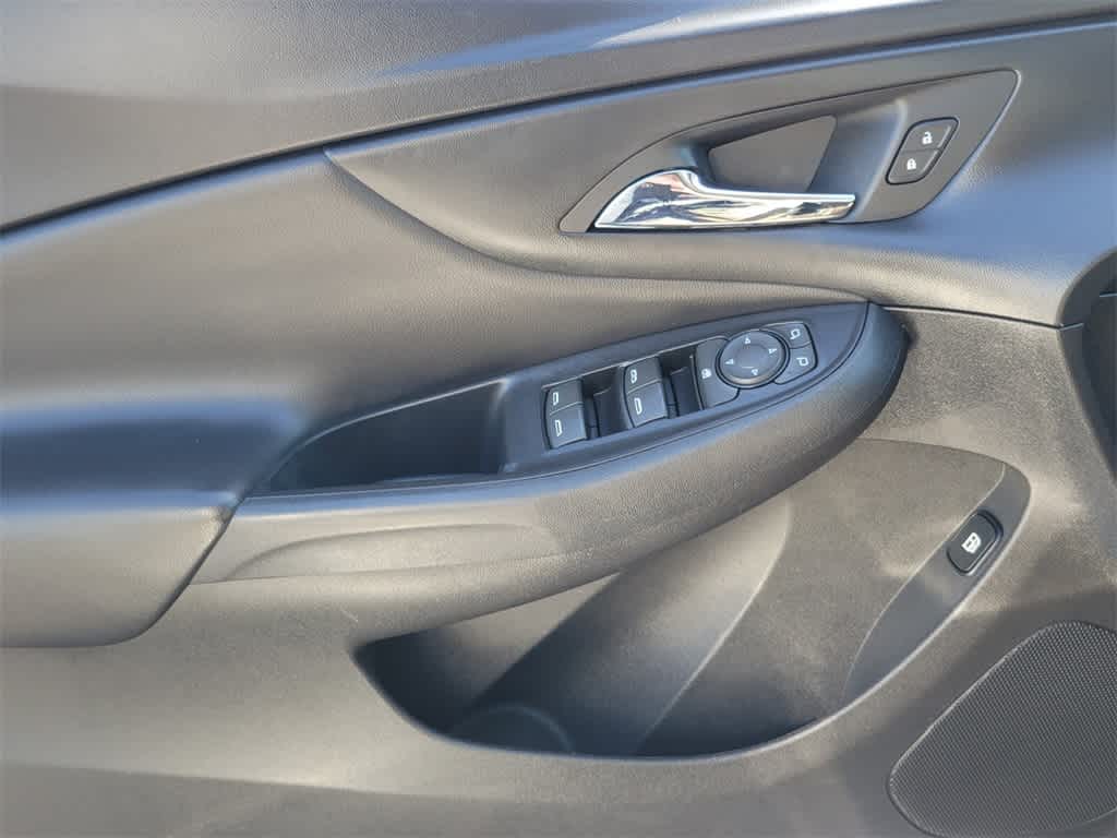 Thumbnail: 2017 Chevrolet Volt - 18