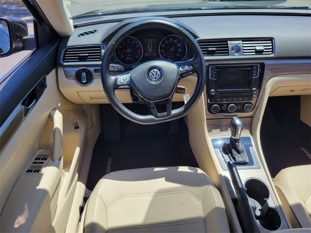 Thumbnail: 2016 Volkswagen Passat - 12