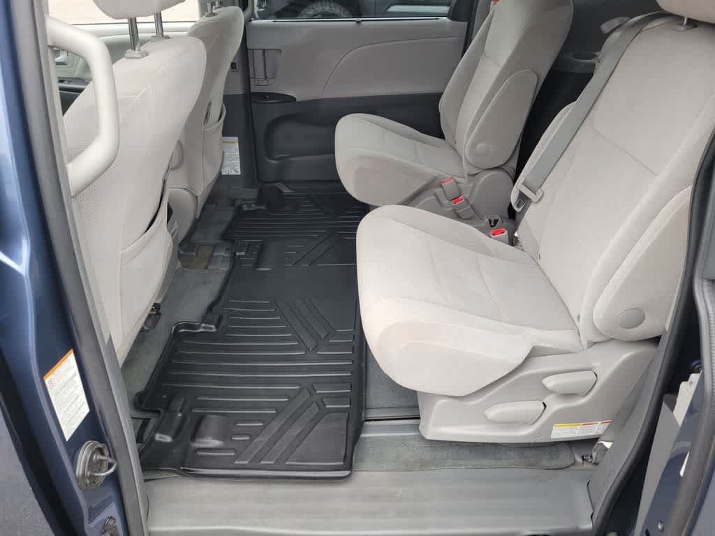 Thumbnail: 2017 Toyota Sienna - 11