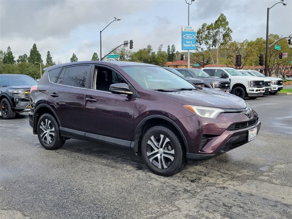 Thumbnail: 2018 Toyota RAV4 - 9