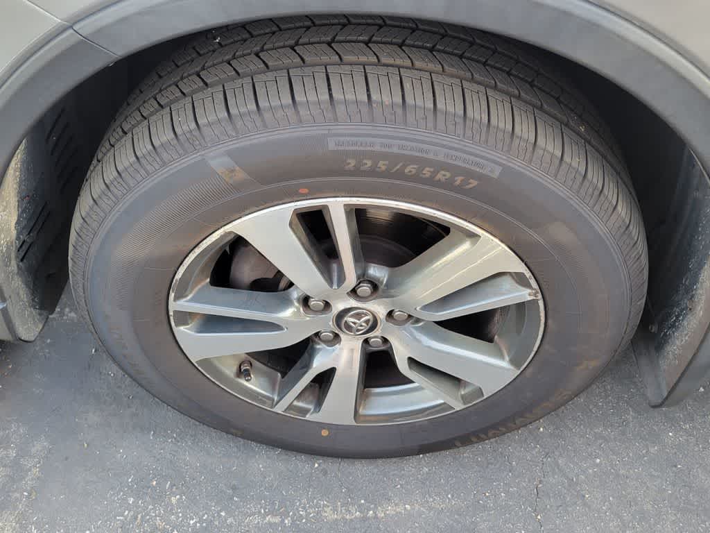 Thumbnail: 2016 Toyota RAV4 - 2