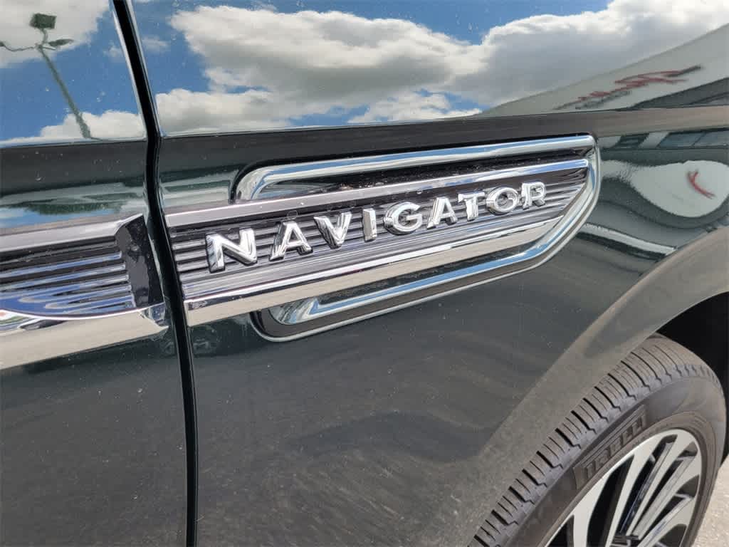 Thumbnail: 2024 Lincoln Navigator L - 7